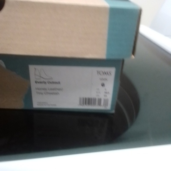 NWT NIB TOMS Everly Cutout Honey Leather/Tiny Cheetah Heel - Picture 2 of 6